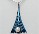 Titanium Pendant Eiffel with Pearl Design