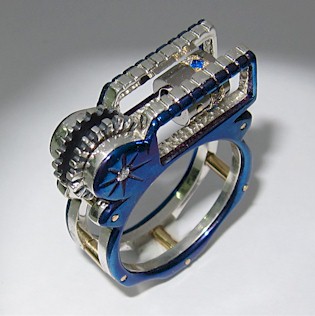 Wedding rings with engagement ring set piston